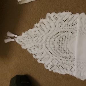 White table runner
